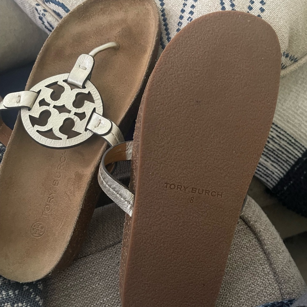Tory Burch Metallic Gold Logo Toe-Post Sandals - Picture 2 of 3